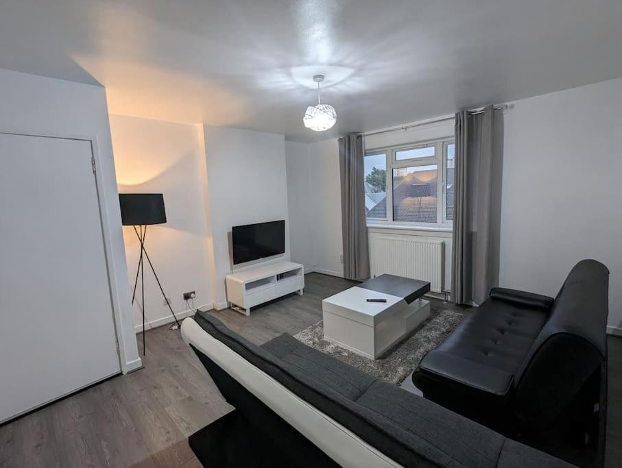 3 Bedroom Apartment Sleeps 8 EDI Eksteriør bilde