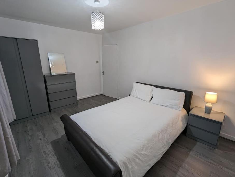 3 Bedroom Apartment Sleeps 8 EDI Eksteriør bilde